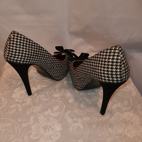 Pinup Girl Houndstouth Stilettos - Picture 4 of 5